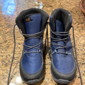 Jack Wolfskin Boys winter boots size 6.5 boys.